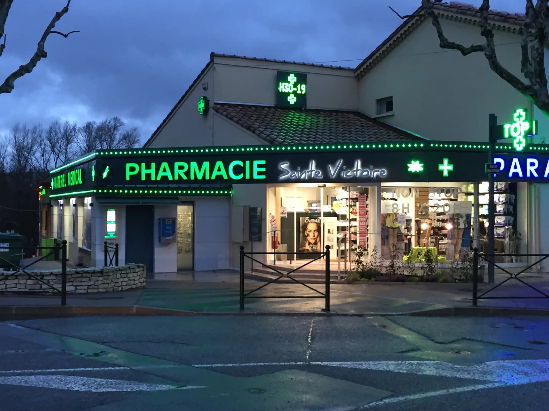 Pharmacie — Fuveau